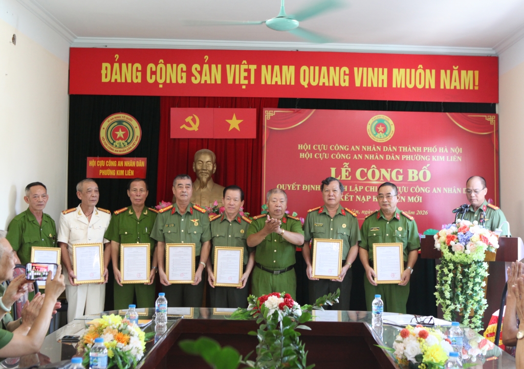 Hà Nội: Hội Cựu CAND phường Kim Liên thành lập 7 Chi hội trực thuộc và kết nạp hội viên mới năm 2026