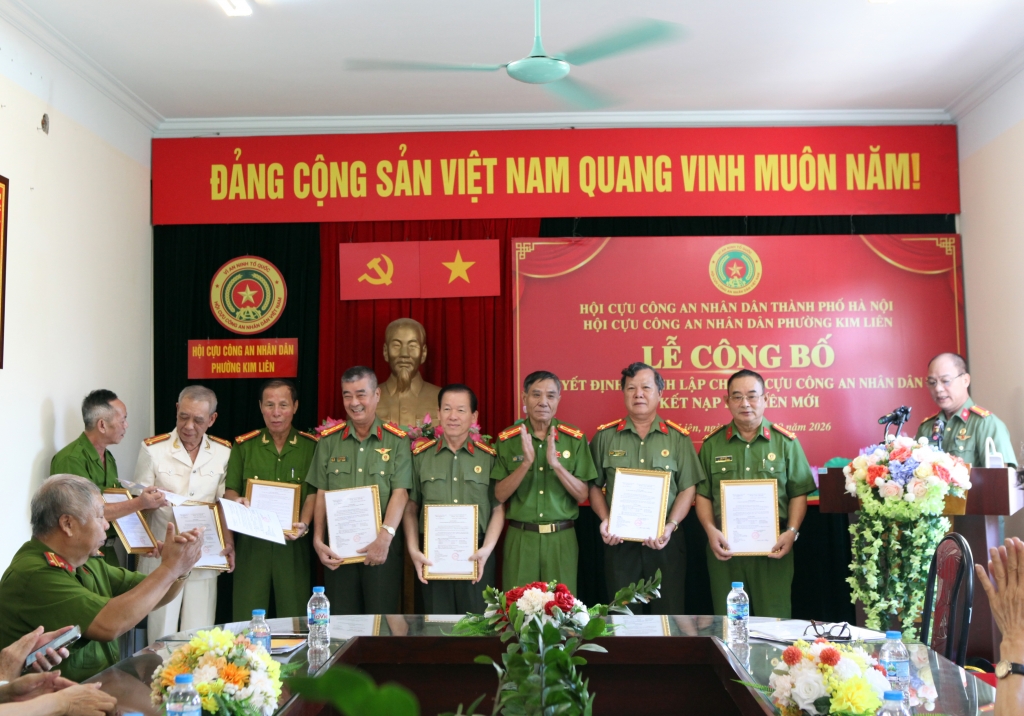 Hà Nội: Hội Cựu CAND phường Kim Liên thành lập 7 Chi hội trực thuộc và kết nạp hội viên mới năm 2026