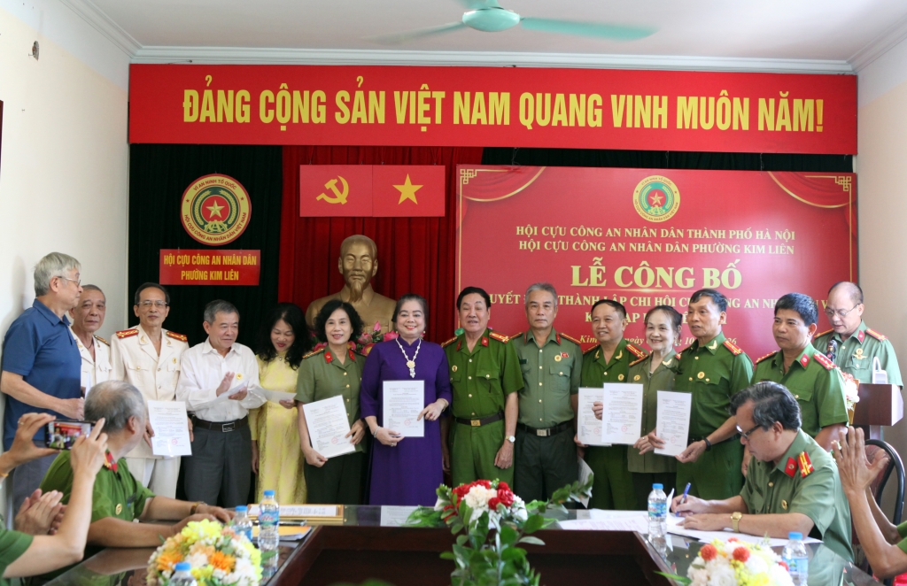 Hà Nội: Hội Cựu CAND phường Kim Liên thành lập 7 Chi hội trực thuộc và kết nạp hội viên mới năm 2026