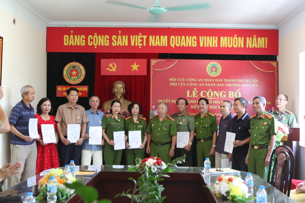 Hà Nội: Hội Cựu CAND phường Kim Liên thành lập 7 Chi hội trực thuộc và kết nạp hội viên mới năm 2026