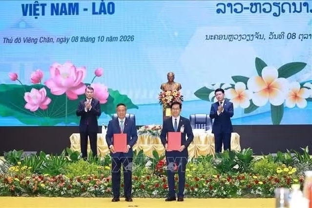 Việt Nam và Lào "gắn kết chiến lược" trong lĩnh vực kinh tế