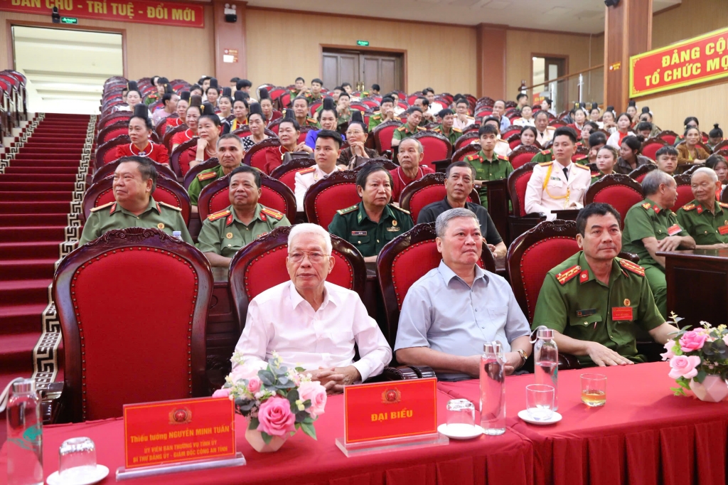 Rực rỡ sắc màu Liên hoan “Tiếng hát Cựu CAND Sơn La” lần thứ nhất