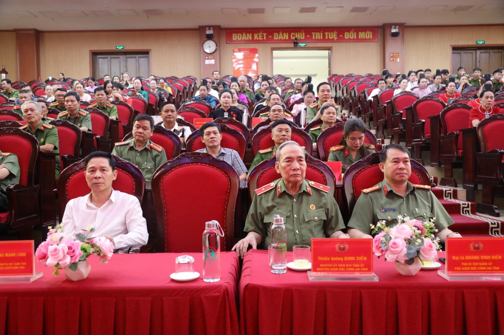 Rực rỡ sắc màu Liên hoan “Tiếng hát Cựu CAND Sơn La” lần thứ nhất