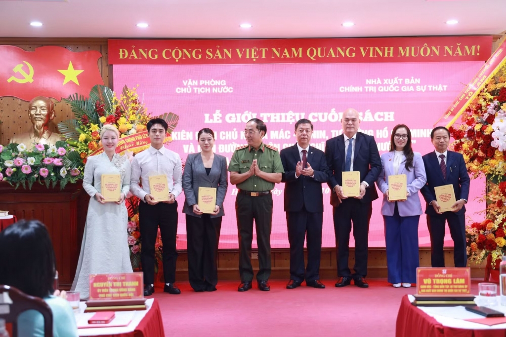 Giới thiệu cuốn sách của nguyên Chủ tịch nước Trần Đại Quang