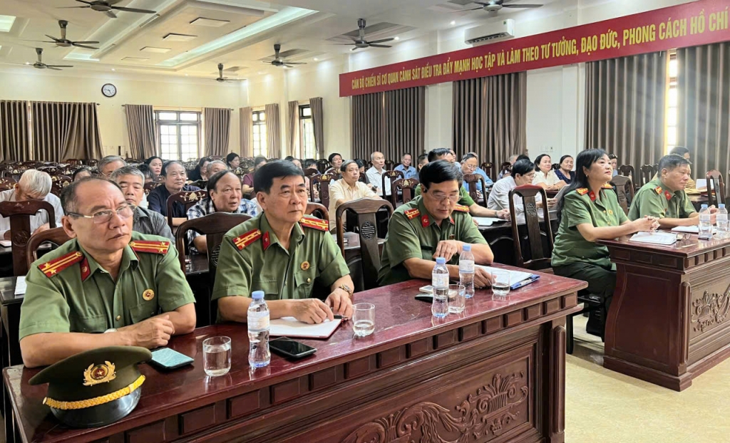 Ninh Bình: Hội Cựu CAND phường Phủ Lý tập huấn công tác phổ biến, tuyên truyền pháp luật về ANTT