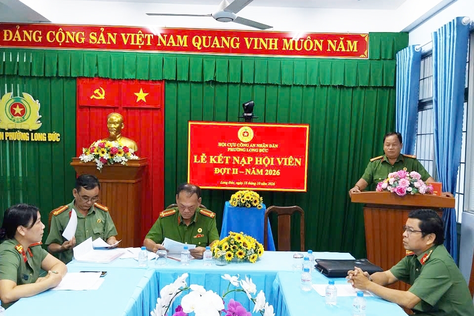 Vĩnh Long: Hội Cựu CAND phường Long Đức kết nạp 23 hội viên mới