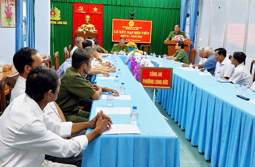Vĩnh Long: Hội Cựu CAND phường Long Đức kết nạp 23 hội viên mới