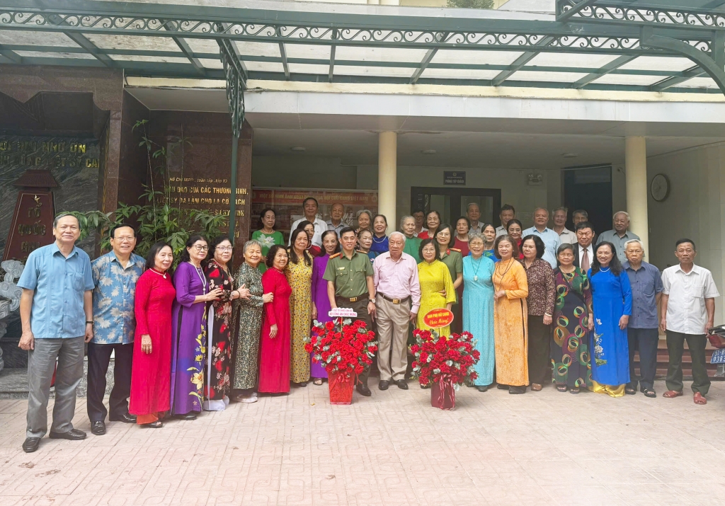 Ban Liên lạc Công an Chi viện chiến trường Miền Nam gặp mặt kỷ niệm 96 năm Ngày Phụ nữ Việt Nam