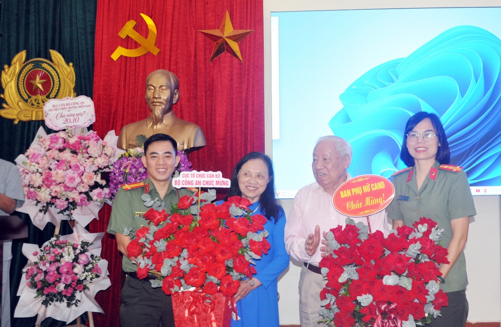 Ban Liên lạc Công an Chi viện chiến trường Miền Nam gặp mặt kỷ niệm 96 năm Ngày Phụ nữ Việt Nam
