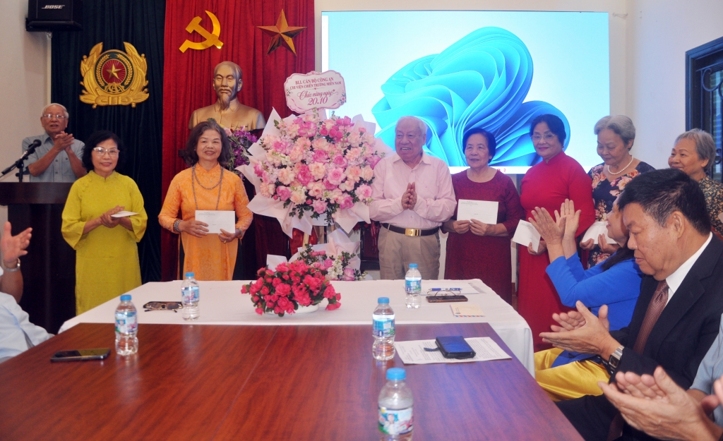 Ban Liên lạc Công an Chi viện chiến trường Miền Nam gặp mặt kỷ niệm 96 năm Ngày Phụ nữ Việt Nam