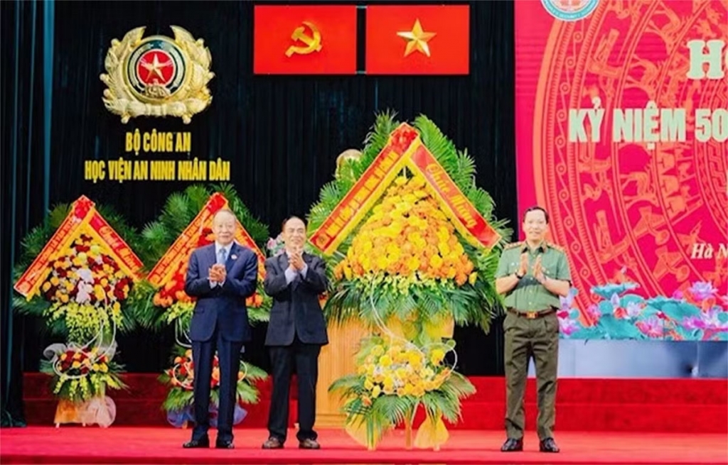 Xúc động cuộc hội ngộ sau nửa thế kỷ của khóa D8 - Học viện An ninh nhân dân