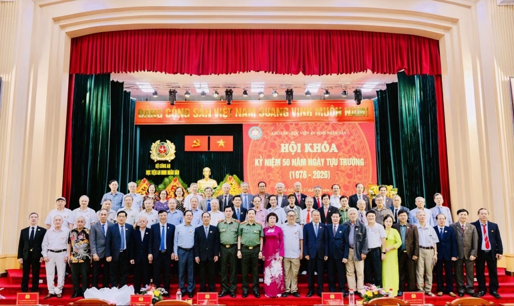 Xúc động cuộc hội ngộ sau nửa thế kỷ của khóa D8   Học viện An ninh nhân dân