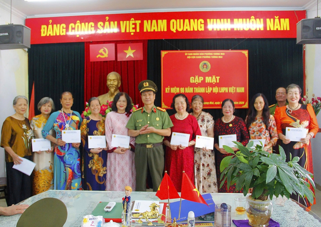 Hà Nội: Hội Cựu CAND phường Tương Mai gặp mặt nữ hội viên nhân Ngày Phụ nữ Việt Nam 20/10