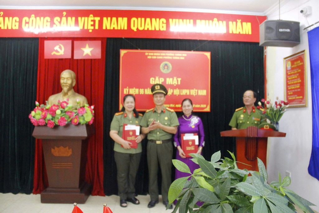 Hà Nội: Hội Cựu CAND phường Tương Mai gặp mặt nữ hội viên nhân Ngày Phụ nữ Việt Nam 20/10