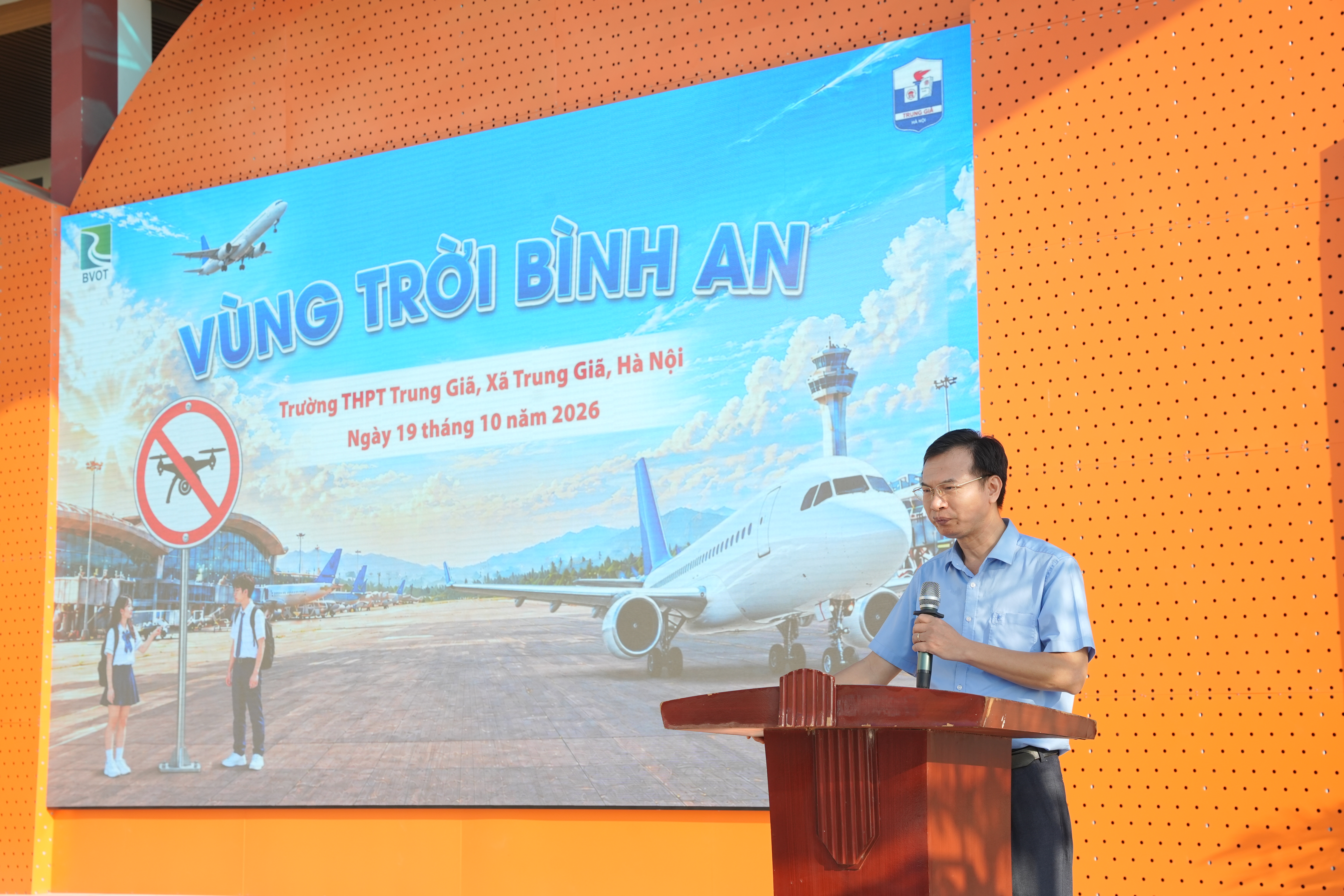 Hơn 1.000 học sinh ký cam kết không vi phạm an toàn hàng không