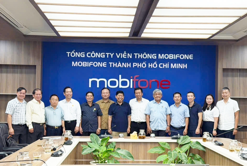 Thúc đẩy hợp tác giữa CLB Doanh nghiệp Cựu CAND Thành phố và Chi nhánh MobiFone TP.HCM.