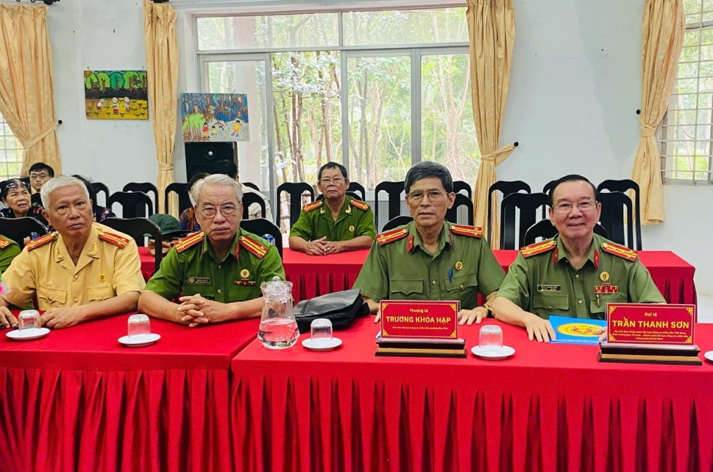 TP.HCM: Ký kết chương trình phối hợp hoạt động giữa Hội CCB và Hội Cựu CAND phường Bình Phú