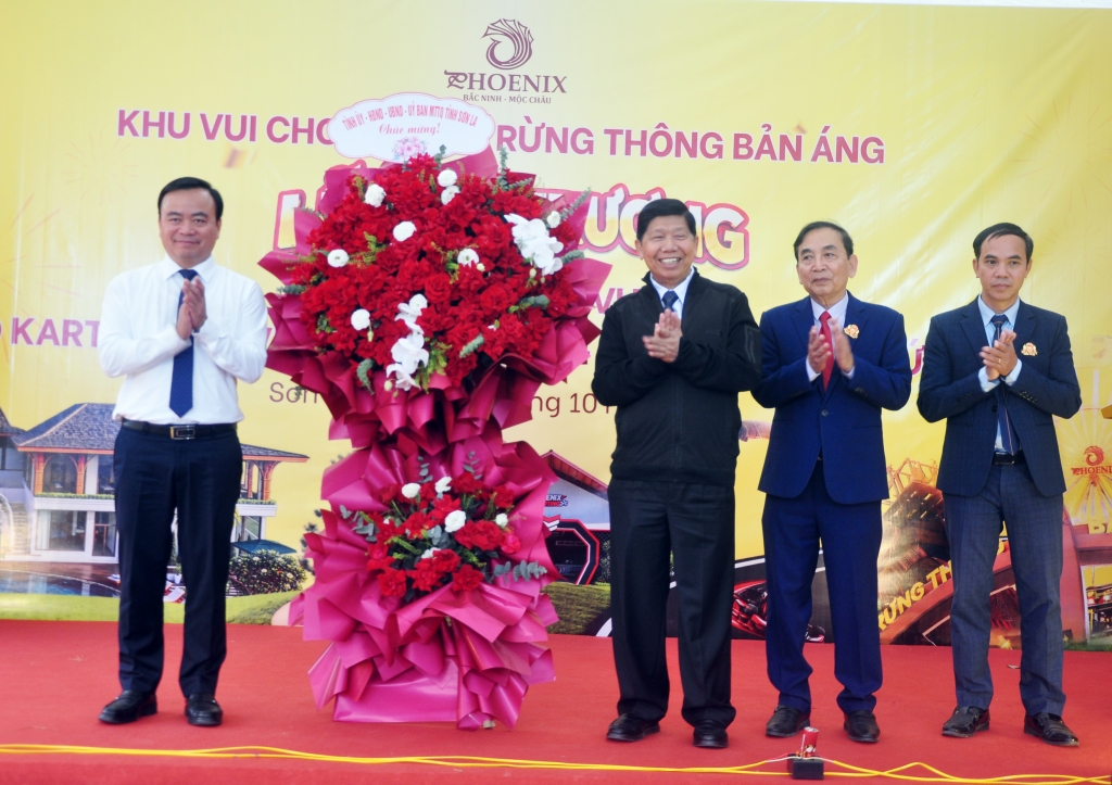 Tổ hợp Go Kart   Công viên Khủng long - Spa đại ngàn đi vào hoạt động tại Phượng Hoàng Mộc Châu