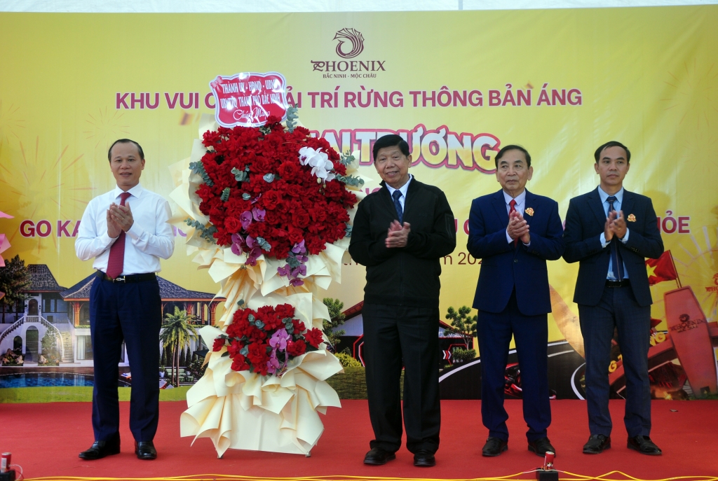 Tổ hợp Go Kart   Công viên Khủng long - Spa đại ngàn đi vào hoạt động tại Phượng Hoàng Mộc Châu
