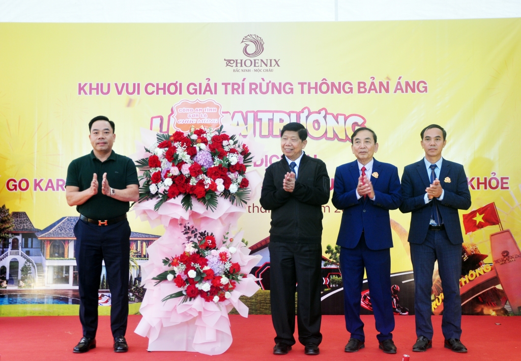 Tổ hợp Go Kart   Công viên Khủng long - Spa đại ngàn đi vào hoạt động tại Phượng Hoàng Mộc Châu