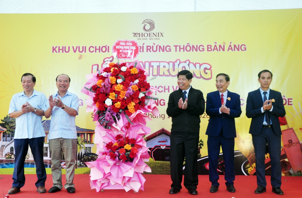Tổ hợp Go Kart   Công viên Khủng long - Spa đại ngàn đi vào hoạt động tại Phượng Hoàng Mộc Châu