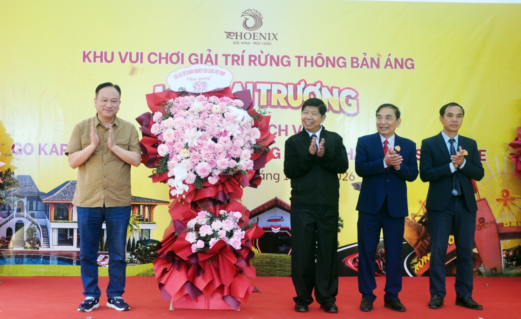 Tổ hợp Go Kart   Công viên Khủng long - Spa đại ngàn đi vào hoạt động tại Phượng Hoàng Mộc Châu