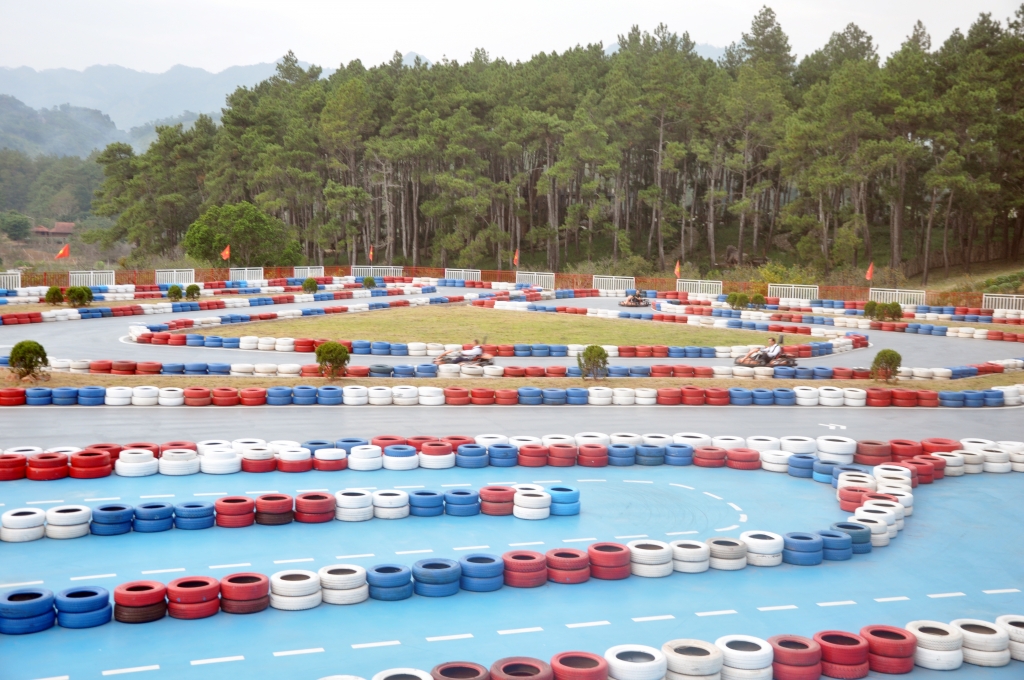 Tổ hợp Go Kart   Công viên Khủng long - Spa đại ngàn đi vào hoạt động tại Phượng Hoàng Mộc Châu