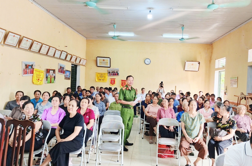 Hội Cựu CAND tỉnh Tuyên Quang phối hợp đẩy mạnh tuyên truyền và tư vấn pháp luật tại cơ sở