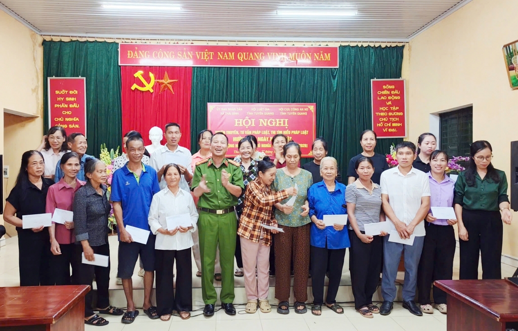 Hội Cựu CAND tỉnh Tuyên Quang phối hợp đẩy mạnh tuyên truyền và tư vấn pháp luật tại cơ sở