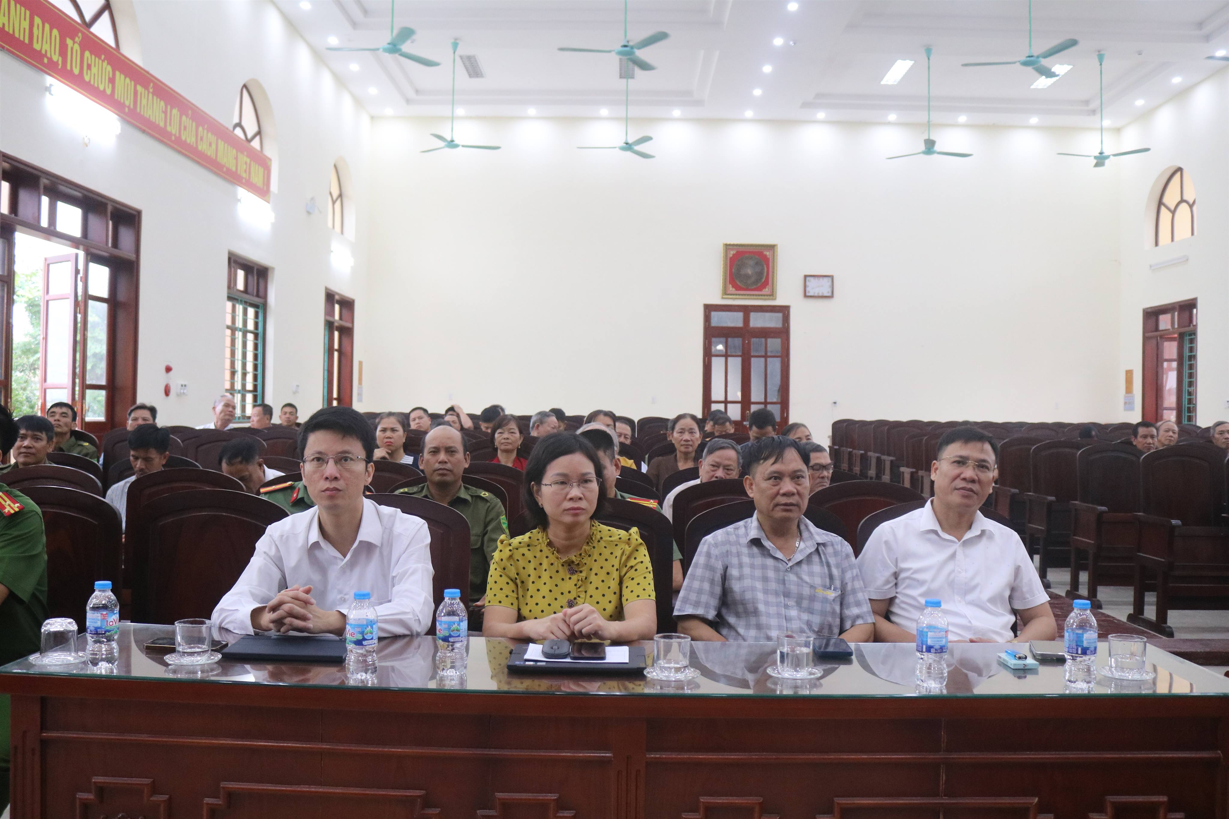 Ninh Bình: Hội Cựu CAND xã Nam Ninh phối hợp tuyên truyền ý thức pháp luật và an ninh mạng cho nhân dân