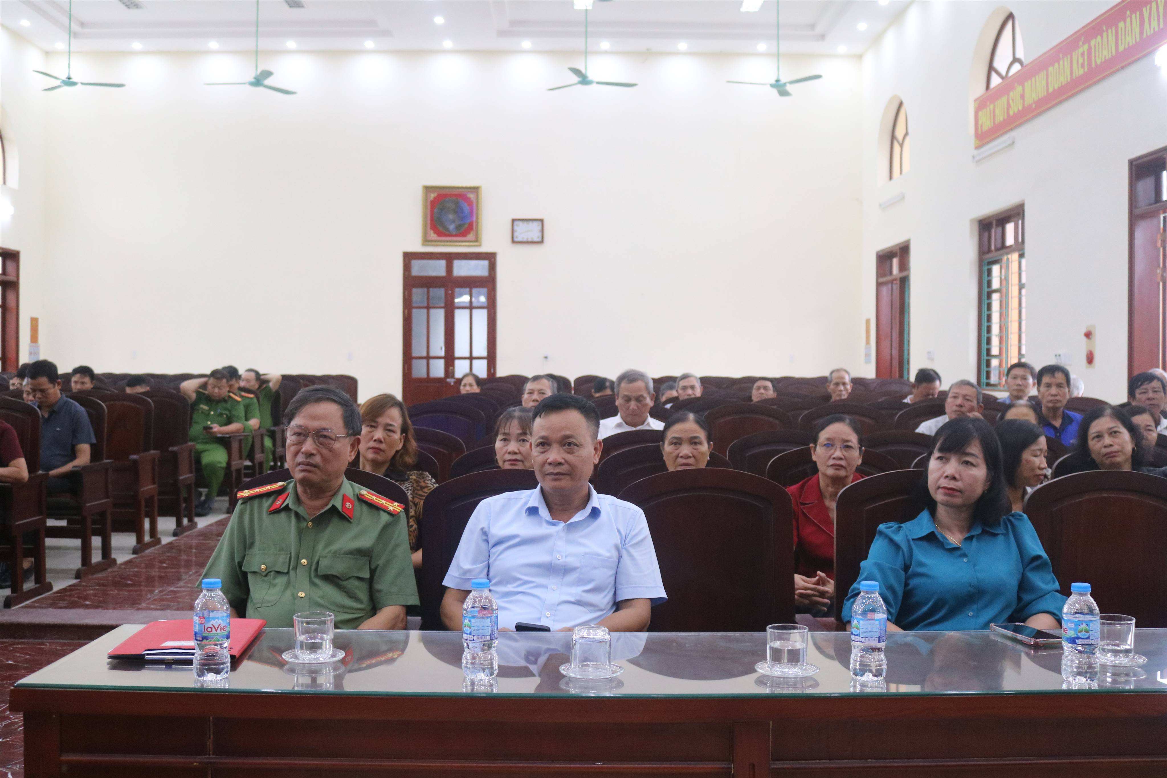 Ninh Bình: Hội Cựu CAND xã Nam Ninh phối hợp tuyên truyền ý thức pháp luật và an ninh mạng cho nhân dân