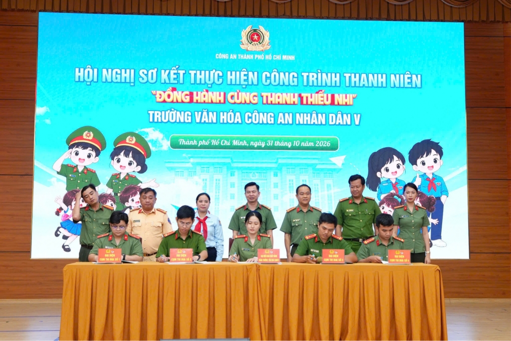 Công an TP.HCM đồng hành, chăm lo toàn diện cho học sinh Trường Văn hóa CAND V