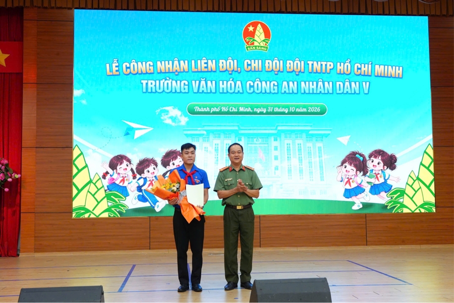 Công an TP.HCM đồng hành, chăm lo toàn diện cho học sinh Trường Văn hóa CAND V