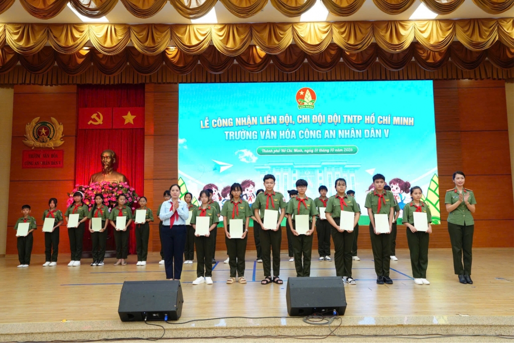 Công an TP.HCM đồng hành, chăm lo toàn diện cho học sinh Trường Văn hóa CAND V
