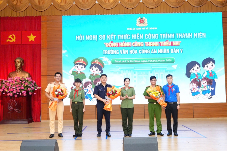 Công an TP.HCM đồng hành, chăm lo toàn diện cho học sinh Trường Văn hóa CAND V