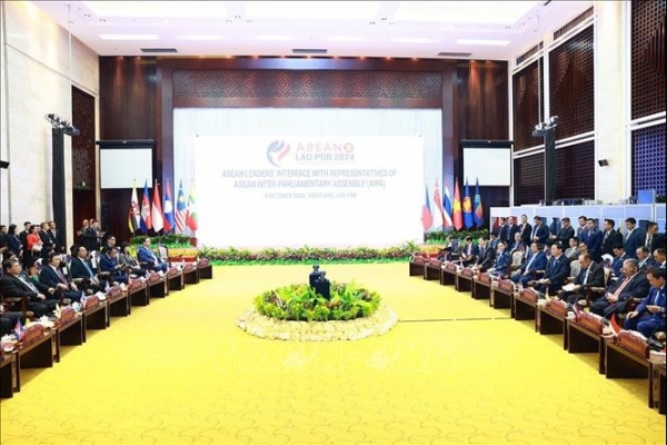 Lãnh đạo các nước ASEAN đối thoại với đại diện nghị viện, thanh niên và doanh nghiệp