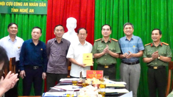 Nghệ An: Đại tá Phạm Hữu Trường, Phó Giám đốc Công an tỉnh làm việc với Hội Cựu CAND tỉnh
